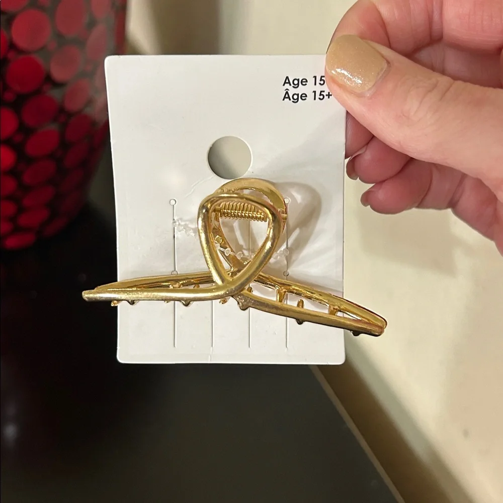 6 Piece Jewelry & Accessory Bundle - Ring Necklace Bracelets Earrings Hair Clip - Picture 13 of 16